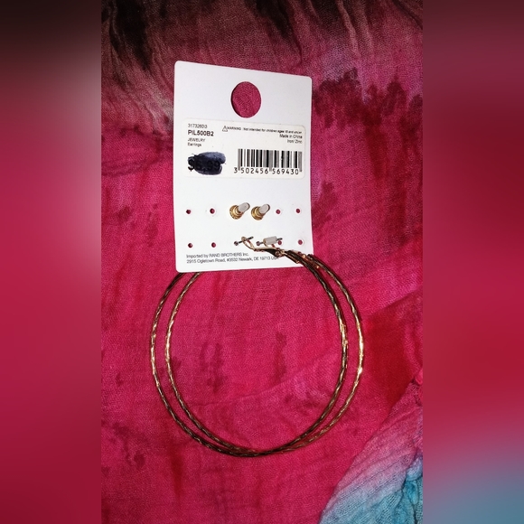 Mayrev Stylish Women's Large Hoops and a Pair of Studs Earrings - Picture 4 of 4